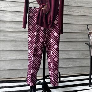 Chic Geometric Women's Leggings in Burgundy